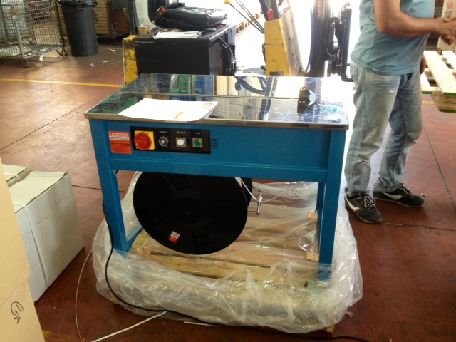 Reggiatrice Lega.JPG Reggiatrice a banco - Industria stampaggio materie plastiche - Ercolano (NA)